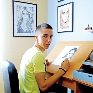 Loznica03 voleo bih da novaku urucim portret s njegovim likom na ovom stolu nastaju crtezi foto privatna arhiva_1000x0
