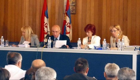 326716_loznica01-loznicanke-sve-cesce-na-vaznim-funkcijama-skupstina-loznice-foto-s.pajic_f