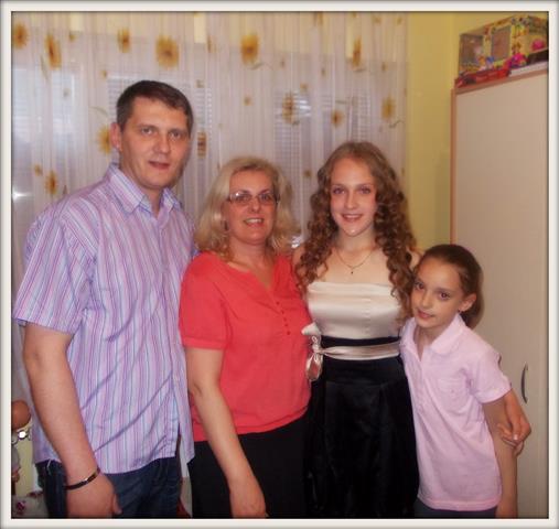 Mali-Zvornik01-dalibor-Dalibor-sa-porodicom-foto-J-Trijic-Small