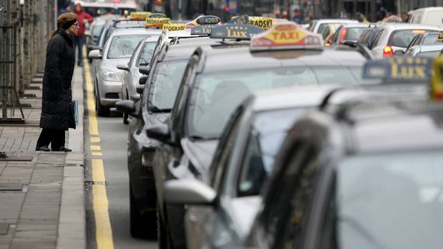 PROTESTNA VOZNJA TAKSISTA