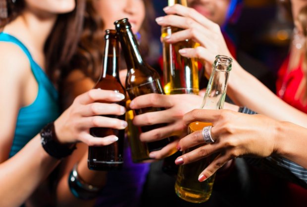 pice-mladi-alkohol-foto-shutterstock-1394113736-456991