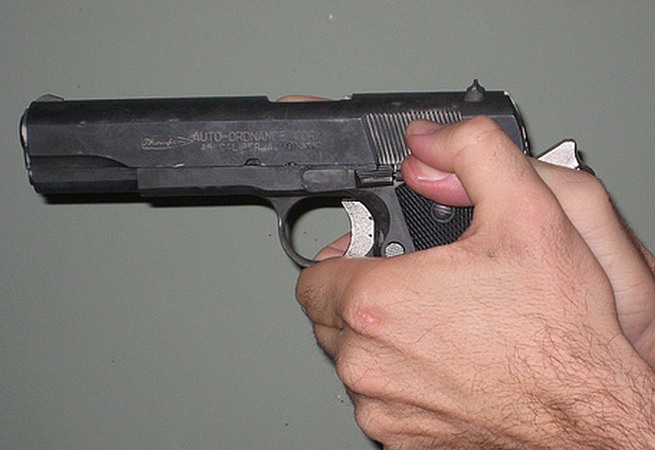 pistolj-u-ruci-2
