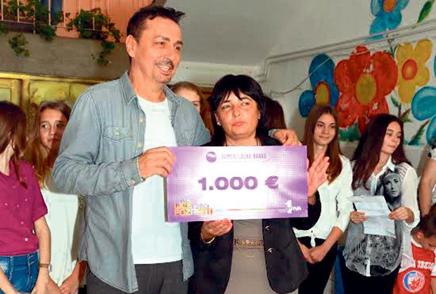 dragan-kojic-keba-tvoje-lice-zvuci-poznato-pol-stenli-kis-nagrada-os-dosite-1414711266-585718