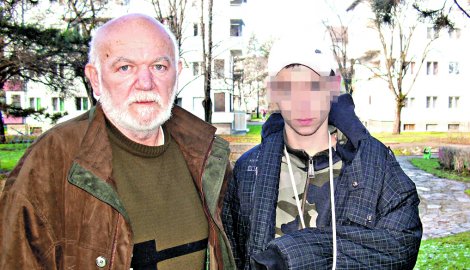 560234_loznica02-decaka-l.n.-pretukla-policija-milan-prodanic-sa-sinom-foto-s.pajic_f