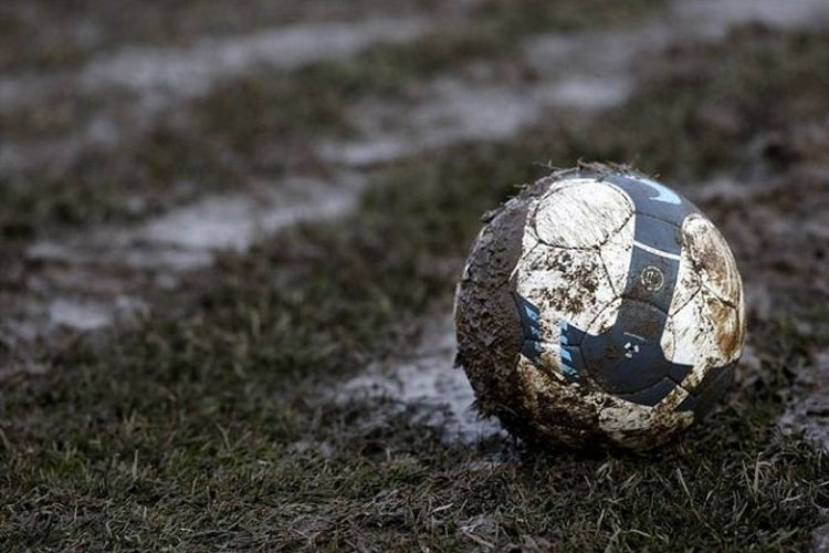 fudbal-lopta-blato