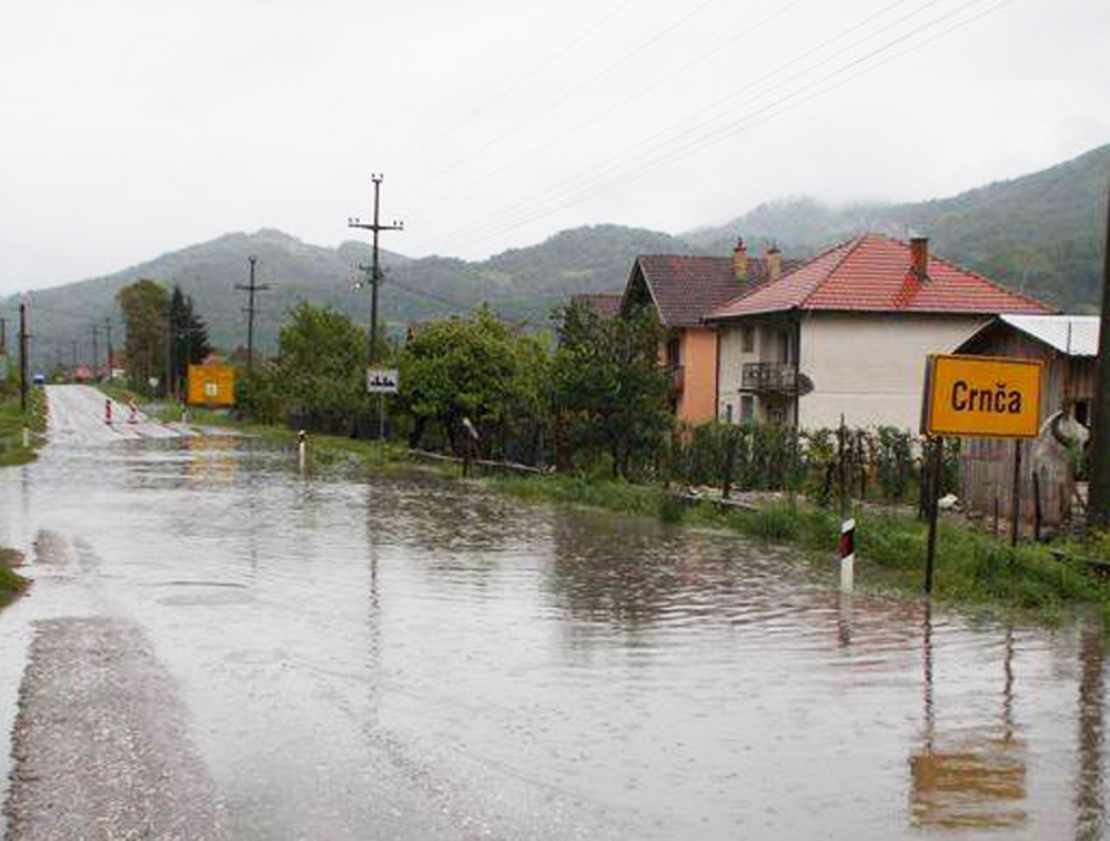 Loznica02 saobracaj u prekidu izlila se voda na magistralu ilustacija foto s.pajic_1000x0