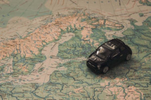 automobil-na-karti-sveta