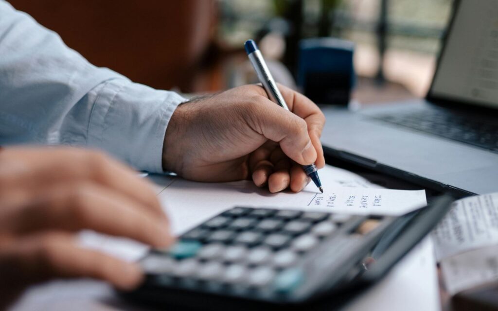 covek-racuna-digitron-papir