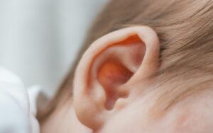 kako-prepoznati-prve-znake-gubitka-sluha-kod-dece