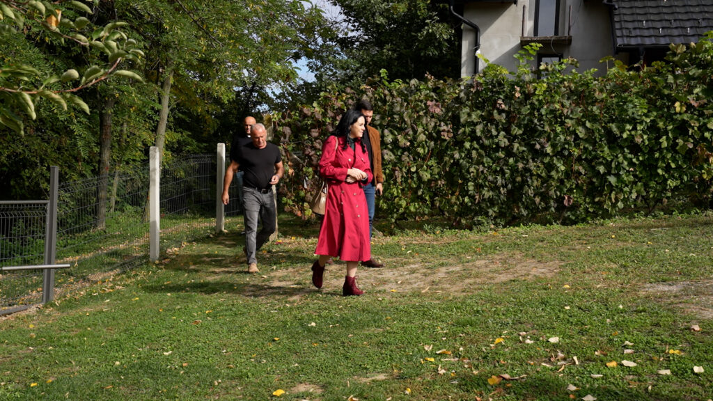 C1326.00_09_53_28.Still008