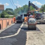 Asfaltiranje trotoara u Klupcima (video)